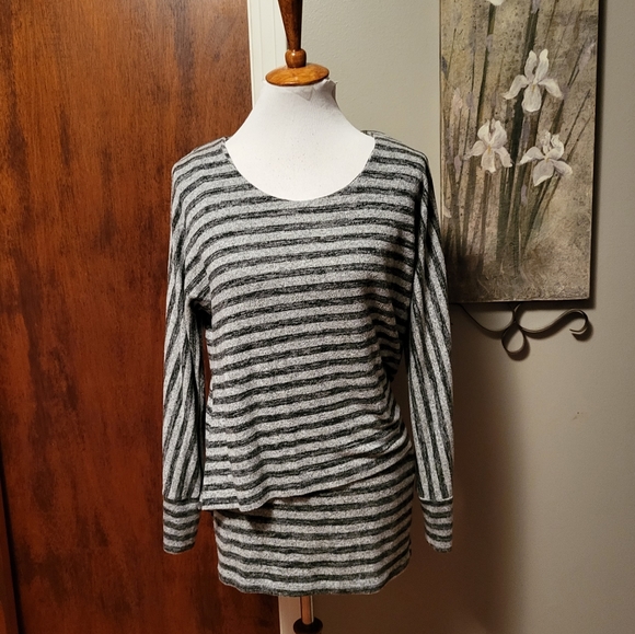 Soft Surroundings Top Small Gray Striped Layered